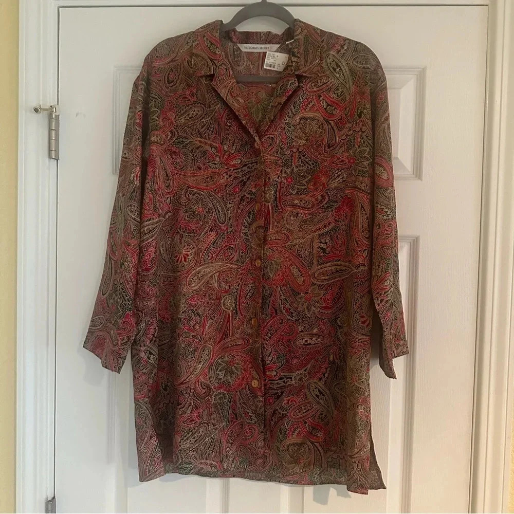 NWT-Vintage Victoria’s Secret Button Down Paisley Print Sleep Shirt. Size Small.